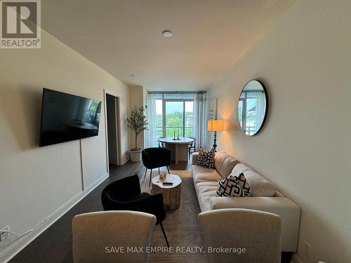 308 - 825 Church Street, Toronto (Rosedale-Moore Park), ON - Indoor Photo Showing Living Room