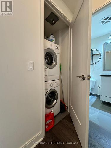 308 - 825 Church Street, Toronto (Rosedale-Moore Park), ON - Indoor Photo Showing Laundry Room