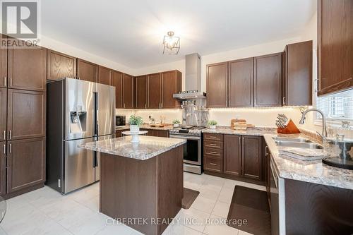 8 Tetra Court, Brampton (Credit Valley), ON - Indoor Photo Showing Kitchen With Double Sink With Upgraded Kitchen