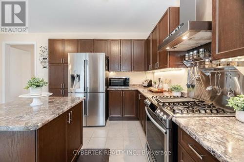 8 Tetra Court, Brampton (Credit Valley), ON - Indoor Photo Showing Kitchen With Upgraded Kitchen