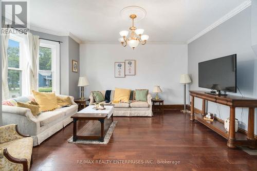 1225 Queenston Road S, Cambridge, ON - Indoor Photo Showing Living Room