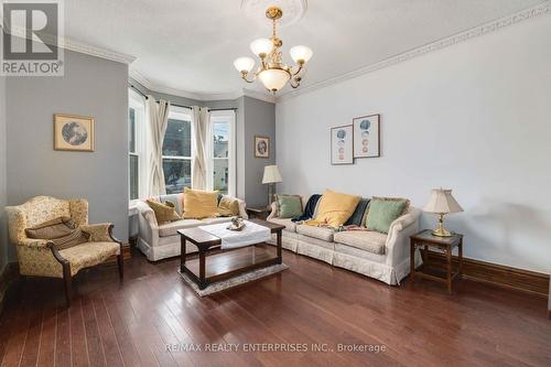 1225 Queenston Road S, Cambridge, ON - Indoor Photo Showing Living Room