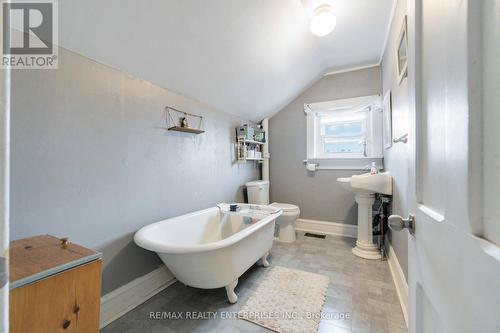 1225 Queenston Road S, Cambridge, ON - Indoor Photo Showing Bathroom