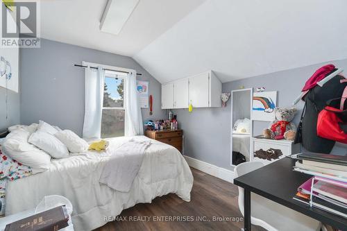 1225 Queenston Road S, Cambridge, ON - Indoor Photo Showing Bedroom