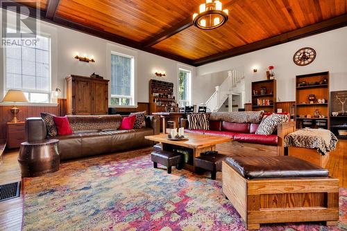 3826 Vic Lightle Road, Port Hope, ON - Indoor Photo Showing Living Room