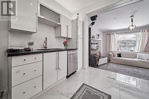 239 Kendal Avenue, Oshawa (O'Neill), ON - Indoor Photo Showing Kitchen