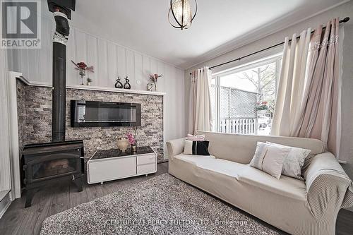 239 Kendal Avenue, Oshawa (O'Neill), ON - Indoor Photo Showing Living Room With Fireplace