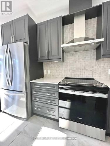 30 Periwinkle Road W, Springwater (Midhurst), ON - Indoor Photo Showing Kitchen With Upgraded Kitchen