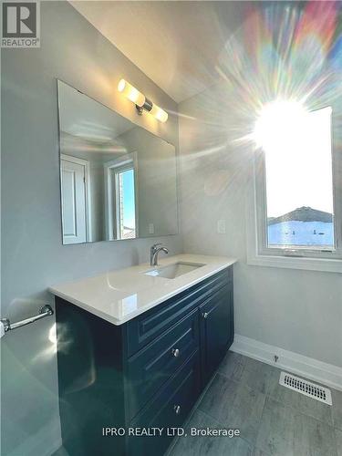 30 Periwinkle Road W, Springwater (Midhurst), ON - Indoor Photo Showing Bathroom