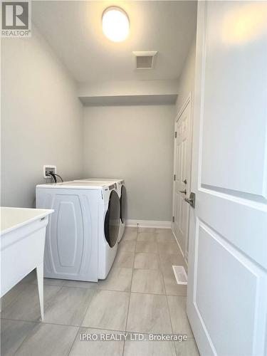 30 Periwinkle Road W, Springwater (Midhurst), ON - Indoor Photo Showing Laundry Room