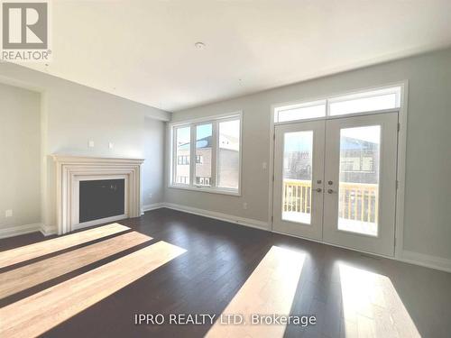 30 Periwinkle Road W, Springwater (Midhurst), ON - Indoor Photo Showing Living Room With Fireplace