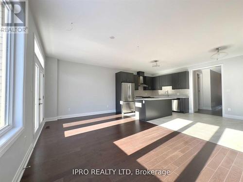 30 Periwinkle Road W, Springwater (Midhurst), ON - Indoor Photo Showing Kitchen