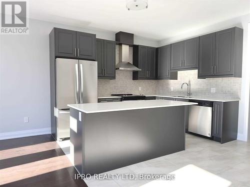 30 Periwinkle Road W, Springwater (Midhurst), ON - Indoor Photo Showing Kitchen With Upgraded Kitchen