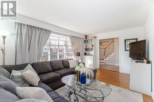 62 Ambleside Drive, Brampton (Brampton South), ON - Indoor Photo Showing Living Room