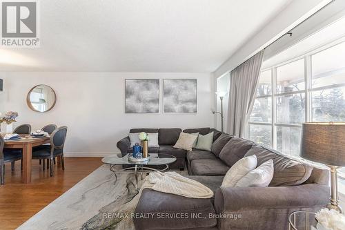 62 Ambleside Drive, Brampton (Brampton South), ON - Indoor Photo Showing Living Room