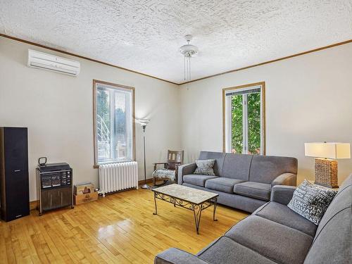 Living room - 8540  - 8544 Av. Pierre-De Coubertin, Montréal (Mercier/Hochelaga-Maisonneuve), QC - Indoor Photo Showing Living Room