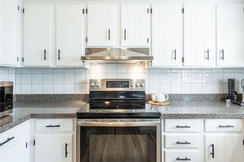 154 Hendrie Avenue, Burlington, ON - Indoor Photo Showing Kitchen With Upgraded Kitchen