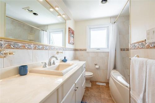 154 Hendrie Avenue, Burlington, ON - Indoor Photo Showing Bathroom