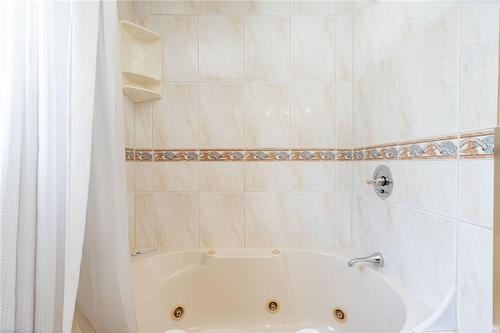 154 Hendrie Avenue, Burlington, ON - Indoor Photo Showing Bathroom