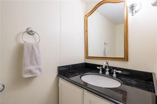 154 Hendrie Avenue, Burlington, ON - Indoor Photo Showing Bathroom