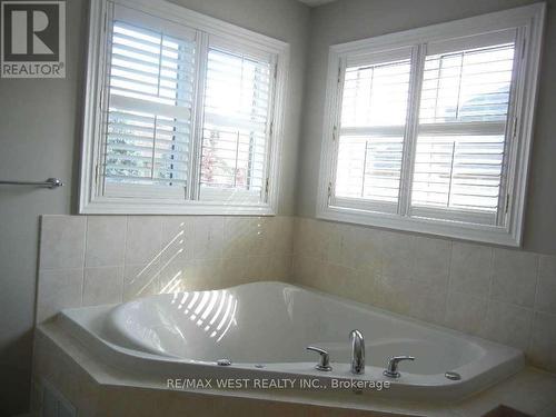 110 Cupola (Main Floor) Crescent, Vaughan, ON - Indoor Photo Showing Bathroom