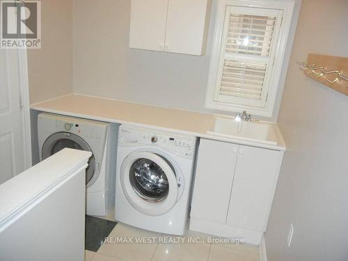 110 Cupola (Main Floor) Crescent, Vaughan, ON - Indoor Photo Showing Laundry Room