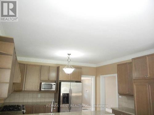 110 Cupola (Main Floor) Crescent, Vaughan, ON - Indoor Photo Showing Kitchen