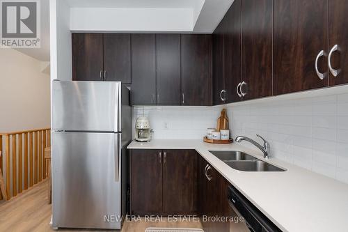 19 - 650 Atwater Avenue, Mississauga, ON - Indoor Photo Showing Kitchen With Double Sink