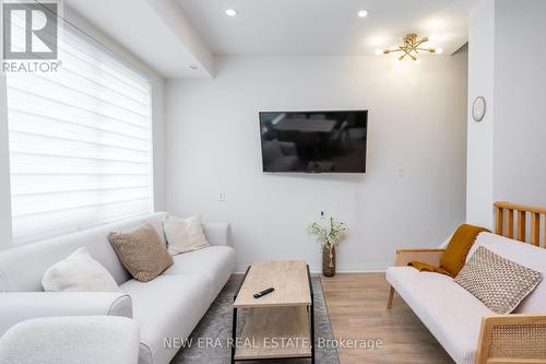 19 - 650 Atwater Avenue, Mississauga, ON - Indoor Photo Showing Living Room