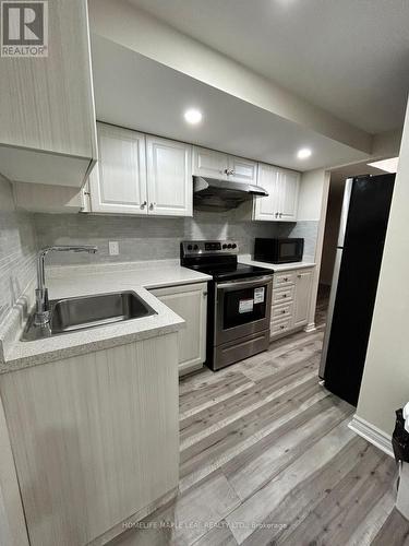 136 Ural Circle, Brampton (Sandringham-Wellington), ON - Indoor Photo Showing Kitchen