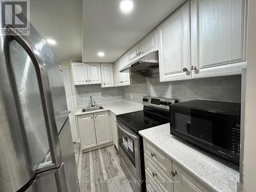 136 Ural Circle, Brampton (Sandringham-Wellington), ON - Indoor Photo Showing Kitchen With Stainless Steel Kitchen With Upgraded Kitchen