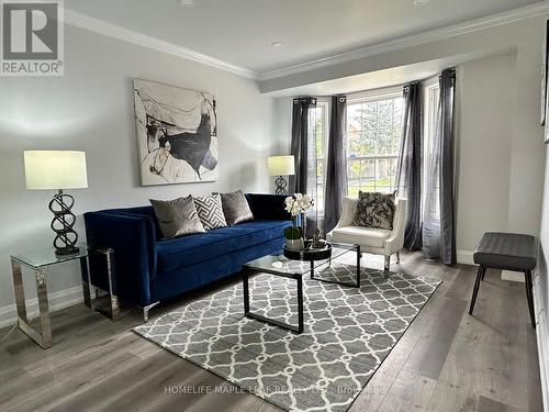 136 Ural Circle, Brampton (Sandringham-Wellington), ON - Indoor Photo Showing Living Room