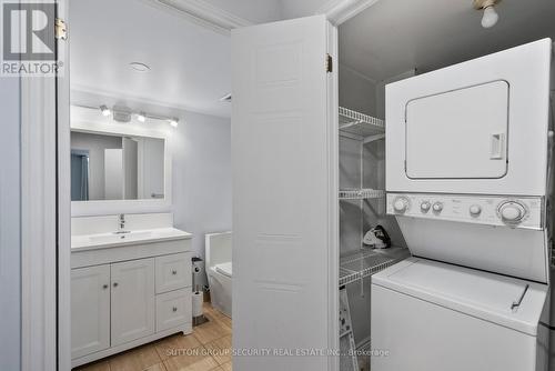 908 - 105 Victoria Street, Toronto (Church-Yonge Corridor), ON - Indoor Photo Showing Laundry Room