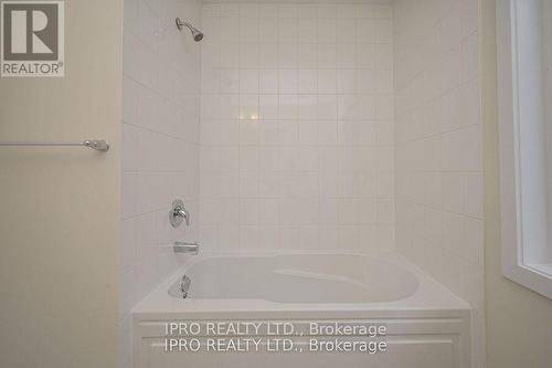 106 Sunflower Crescent, Thorold, ON - Indoor Photo Showing Bathroom