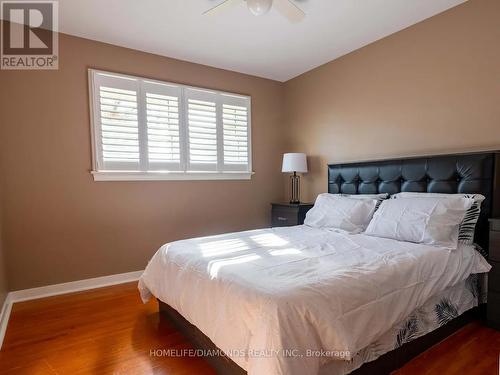 6361 Margaret Street, Niagara Falls, ON - Indoor Photo Showing Bedroom