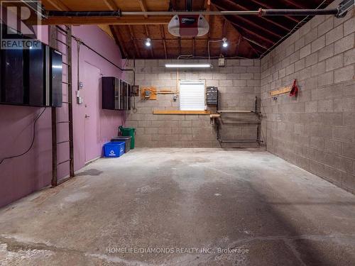 6361 Margaret Street, Niagara Falls, ON - Indoor Photo Showing Garage