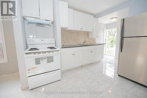 33 Gertrude Street, Hamilton (Crown Point), ON - Indoor Photo Showing Kitchen