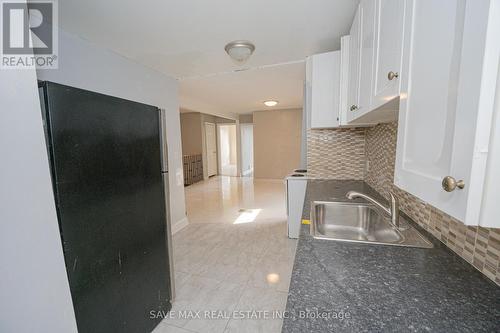 33 Gertrude Street, Hamilton (Crown Point), ON - Indoor Photo Showing Kitchen