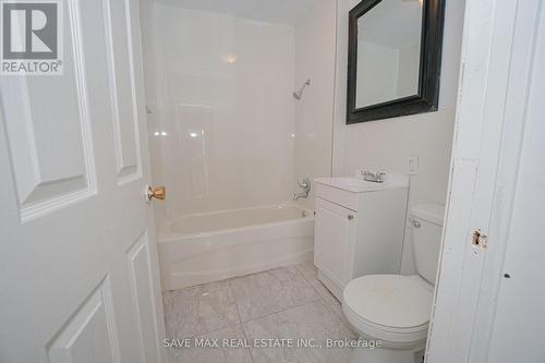 33 Gertrude Street, Hamilton (Crown Point), ON - Indoor Photo Showing Bathroom