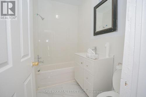 33 Gertrude Street, Hamilton (Crown Point), ON - Indoor Photo Showing Bathroom