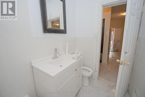 33 Gertrude Street, Hamilton (Crown Point), ON - Indoor Photo Showing Bathroom