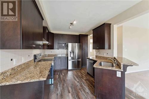 215 Huntsville Drive, Ottawa, ON - Indoor Photo Showing Kitchen