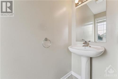 215 Huntsville Drive, Ottawa, ON - Indoor Photo Showing Bathroom