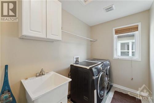 215 Huntsville Drive, Ottawa, ON - Indoor Photo Showing Laundry Room