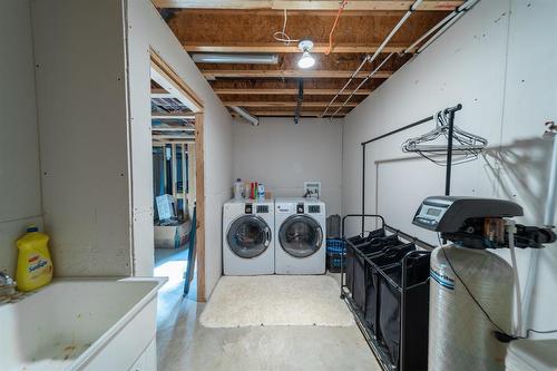 24 Millar Drive, Ste Anne Rm, MB - Indoor Photo Showing Laundry Room