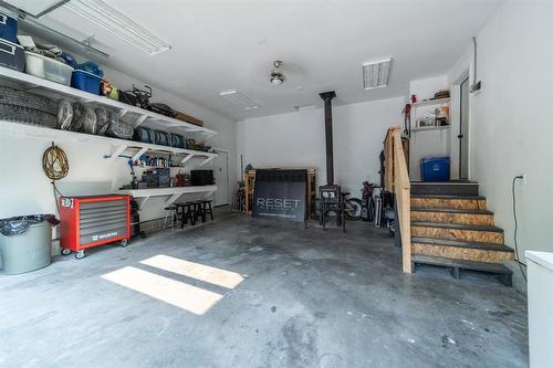 24 Millar Drive, Ste Anne Rm, MB - Indoor Photo Showing Garage