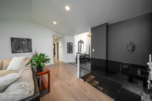 24 Millar Drive, Ste Anne Rm, MB - Indoor Photo Showing Living Room