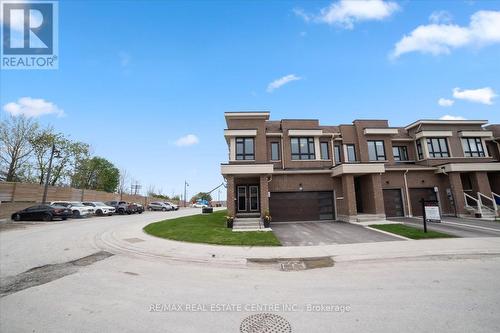 47 Caspian Square, Clarington (Bowmanville), ON - Outdoor With Facade