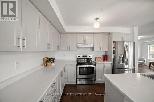 47 Caspian Square, Clarington (Bowmanville), ON - Indoor Photo Showing Kitchen