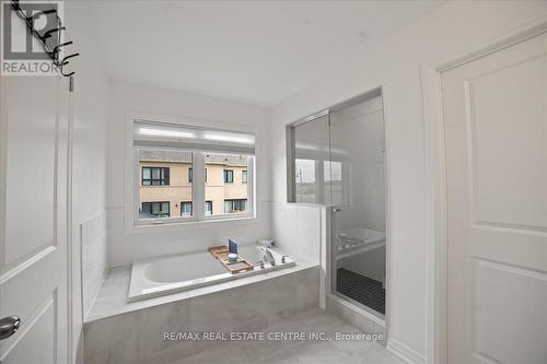 47 Caspian Square, Clarington (Bowmanville), ON - Indoor Photo Showing Bathroom